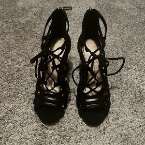 Jessica Simpson pumps